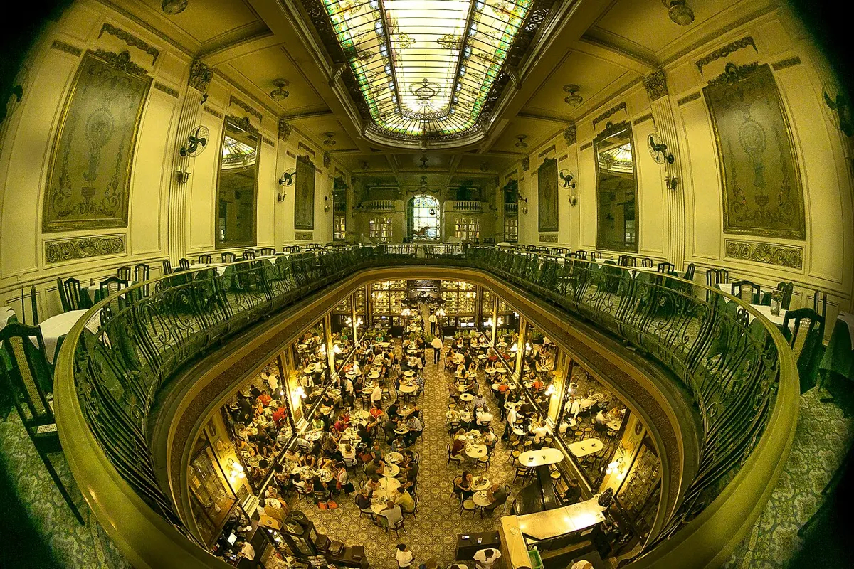 Interior de Confeitaria Colombo