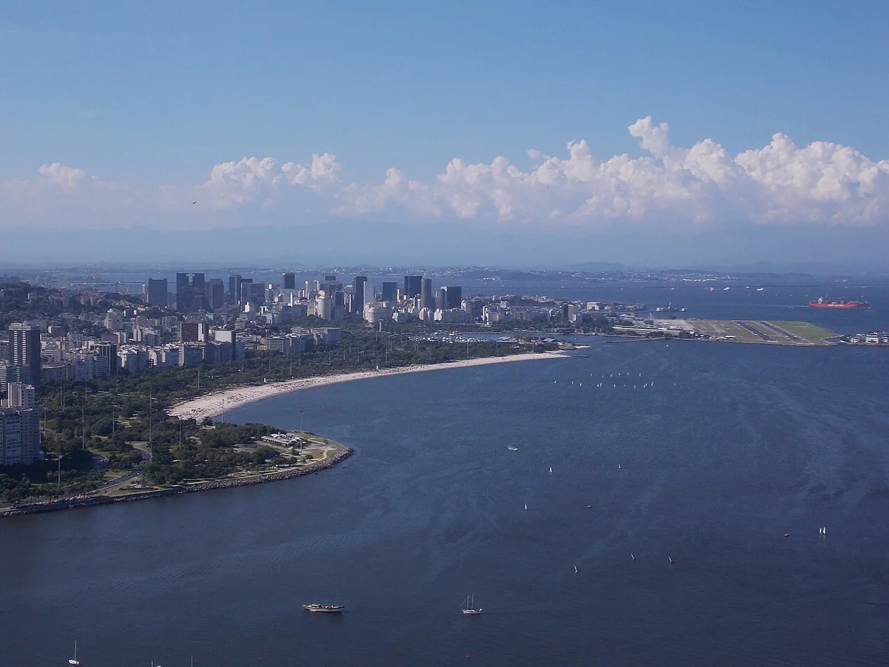 Aterro y playa de Flamengo, vistos desde Morro da Urca