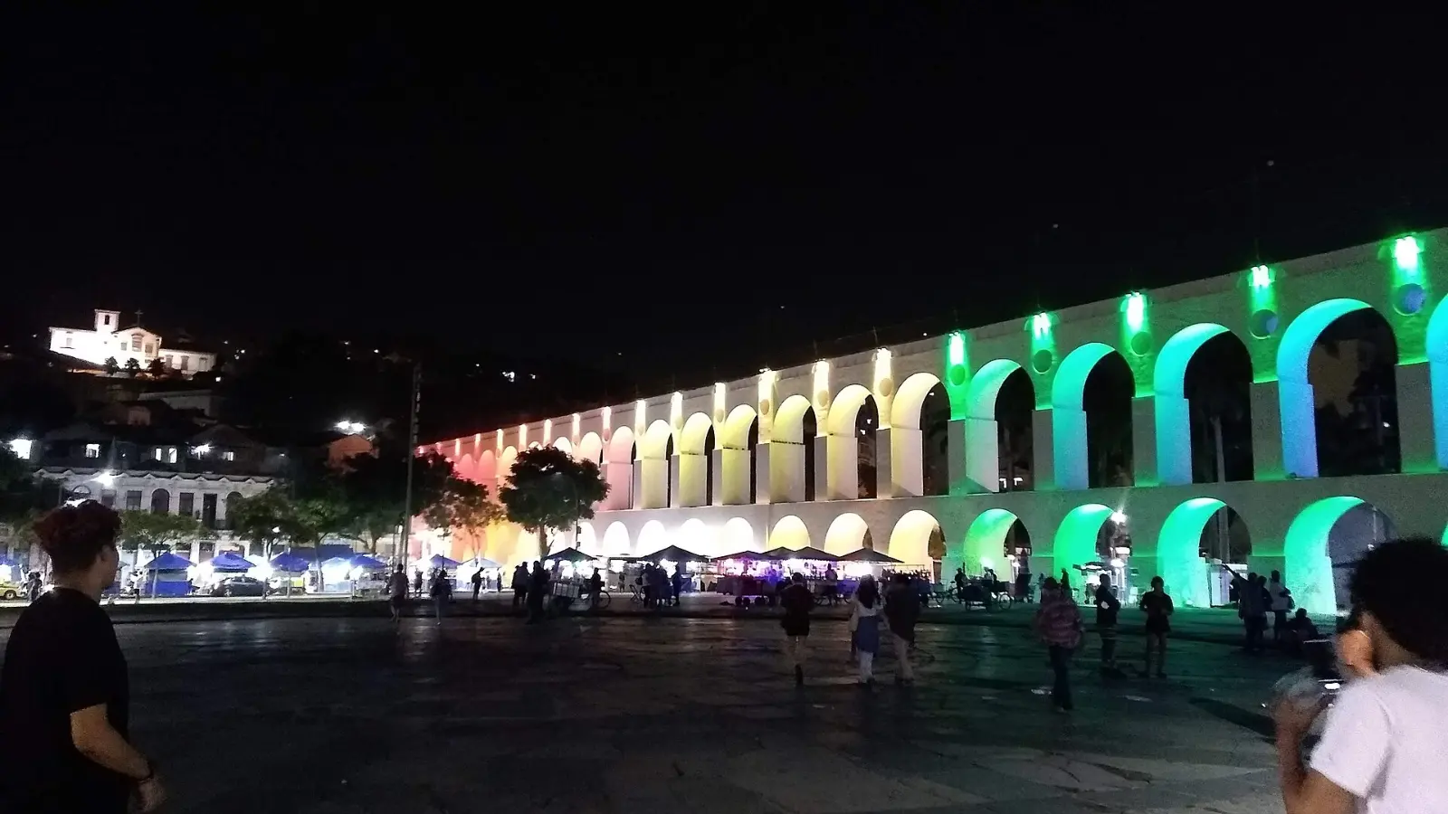 Arcos da Lapa iluminados de noche