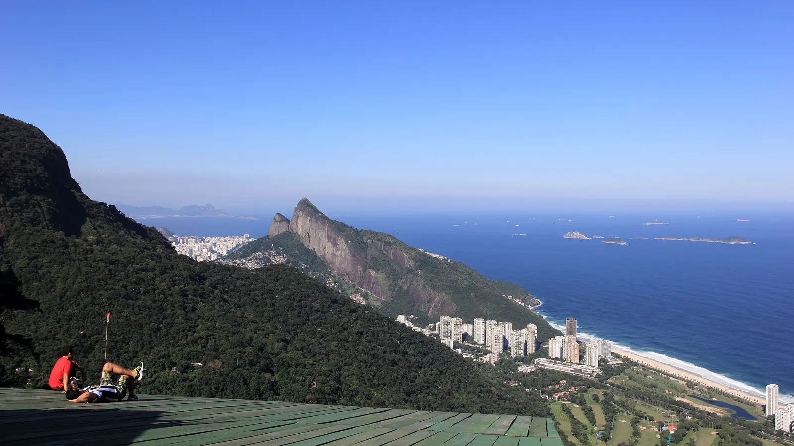 Rampa de despegue de vuelo libre en la Pedra Bonita con São Conrado y el morro Dois Irmãos abajo